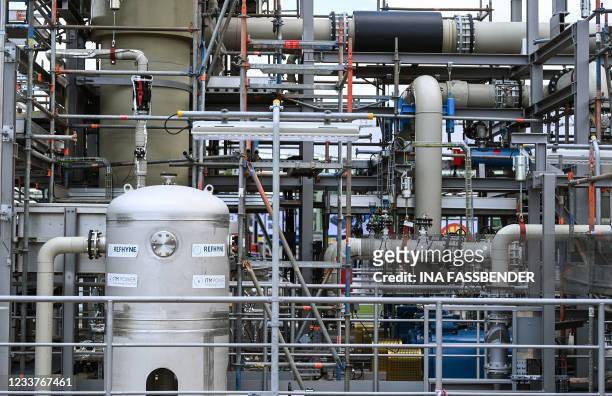 View shows one of the worlds's first plants for the production of green hydrogen on the site of the "Shell Energy an Chemicals Park Rheinland" of...