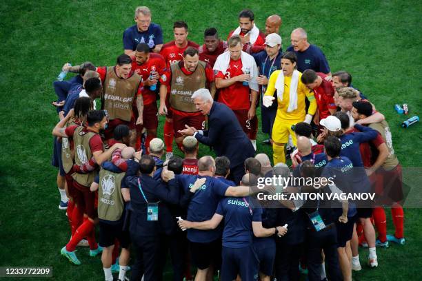 Switzerland's Bosnian-Swiss coach Vladimir Petkovic encourages his team before extra time during the UEFA EURO 2020 quarter-final football match...