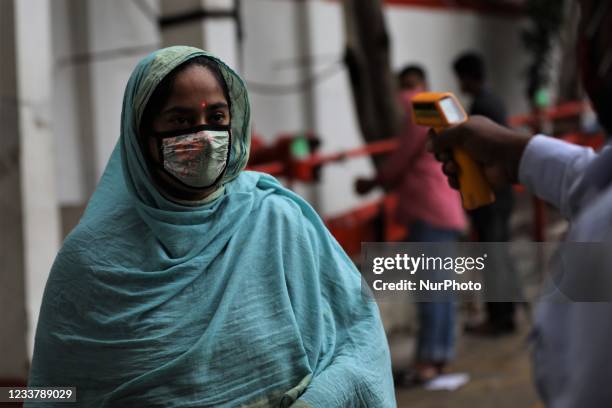 Worker Rmg Bd Rmg Workers Photos and Premium High Res Pictures - Getty Images