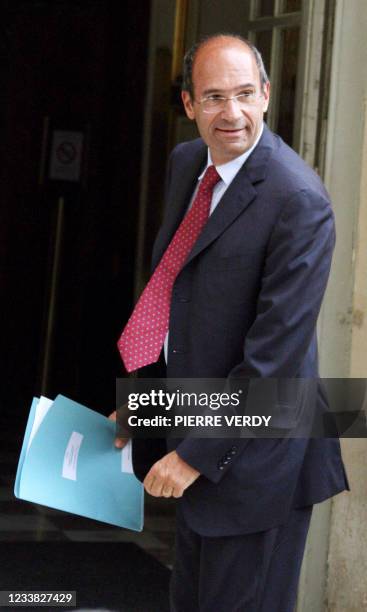 Le ministre du budget, Eric Woerth arrive le 18 août 2008 à l'Hôtel Matignon pour participer à une réunion avec le Premier ministre François Fillon...