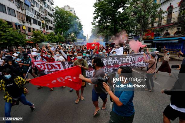 Flash Mob Proteste Info Myanmar University Photos and Premium High Res Pictures - Getty Images