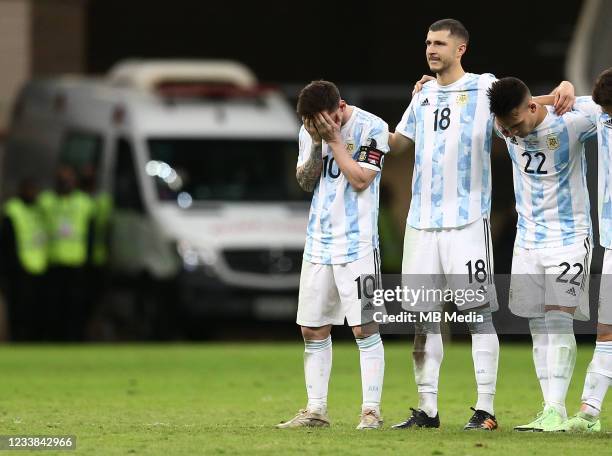 Lionel Messi ,Guido Rodriguez and Lautaro Martinez of Argentina reacts during a Penalty Shootout ,in the Semifinal match between Argentina and...