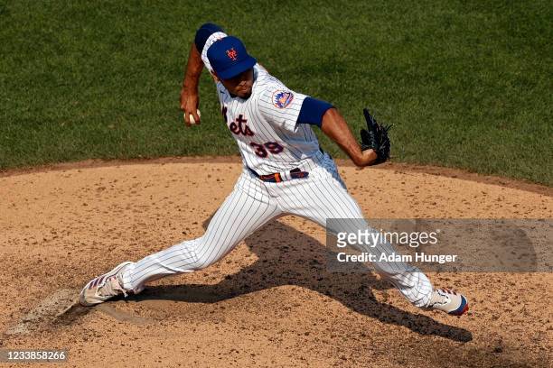 Edwin Diaz of the New York Mets pitches in the eighth inning against the Milwaukee Brewers during game one of a doubleheader at Citi Field on July 7,...