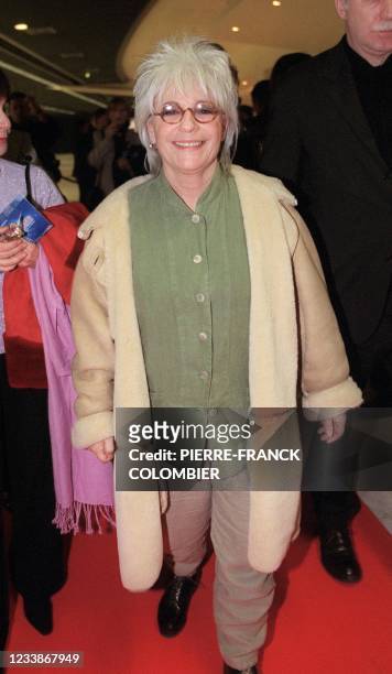 La chanteuse et musicienne Catherine Lara arrive, le 25 janvier 2001 au Palais des Congrès à Paris, pour assister à une représentation de la comédie...
