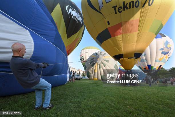 Balloon Rope Photos and Premium High Res Pictures - Getty Images