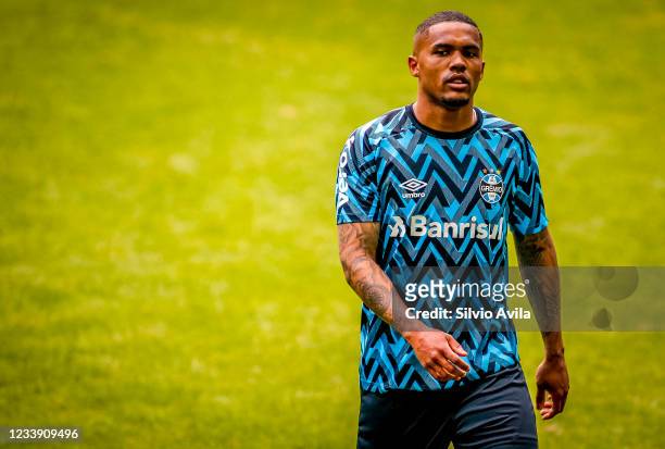Douglas Costa of Gremio gestures during warm ups before the match between Gremio and Internacional as part of Brasileirao Series A 2021 at Arena do...