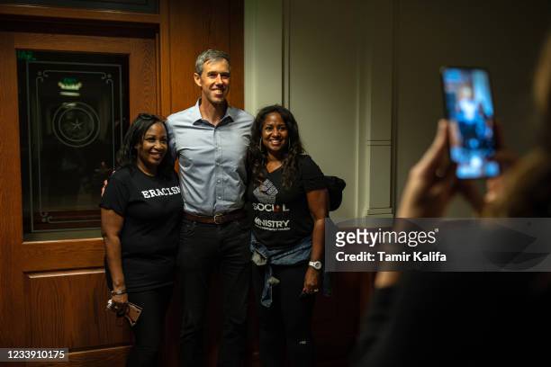 Former U.S. Rep. Beto O'Rourke , stands for a photo with Melisa Smith and Angela Ravin-Anderson as they wait to testify before state lawmakers, who...