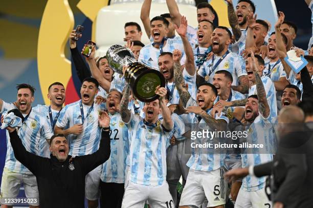 July 2021, Brazil, Rio de Janeiro: Football: Copa America, Final, Argentina - Brazil, Maracana Stadium. Lionel Messi lifts the trophy and celebrates...