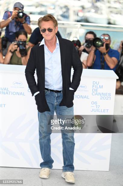 Actor and director Sean Penn poses during a photocall for the film "Flag Day" in competition at the 74th edition of the Cannes Film Festival in...