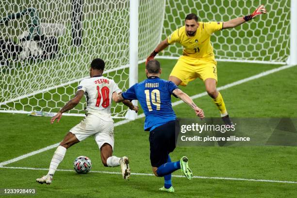 July 2021, United Kingdom, London: Football: European Championship, Italy - England, final round, final at Wembley Stadium. England's Raheem Sterling...