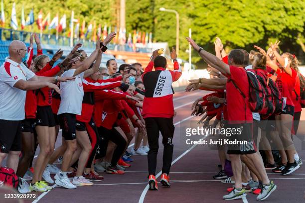 William Reais of Switzerland celebrate his gold medal with team Switzerland after Men's 200m Final during 2021 European Athletics U23 Championships -...