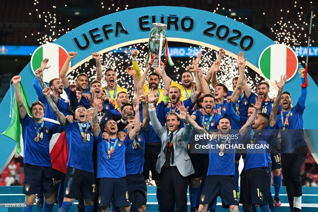 TOPSHOT-FBL-EURO-2020-2021-MATCH51-ITA-ENG-TROPHY