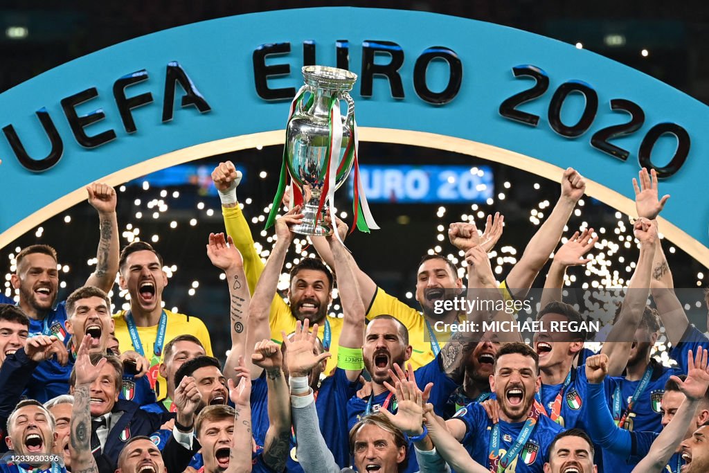 TOPSHOT-FBL-EURO-2020-2021-MATCH51-ITA-ENG-TROPHY