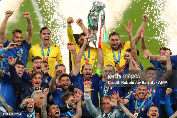 Giorgio Chiellini of Italy celebrates winning EURO 2020 by lifting the trophy aloft with team mates during the UEFA Euro 2020 Championship Final...
