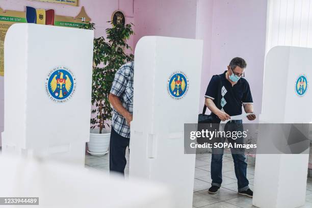 Voter casts his vote at a polling station in Chisinau during the parliamentary elections.