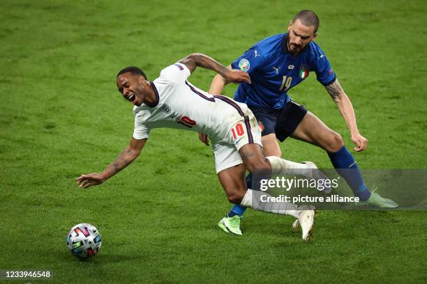 July 2021, United Kingdom, London: Football: European Championship, Italy - England, final round, final at Wembley Stadium. England's Raheem Sterling...