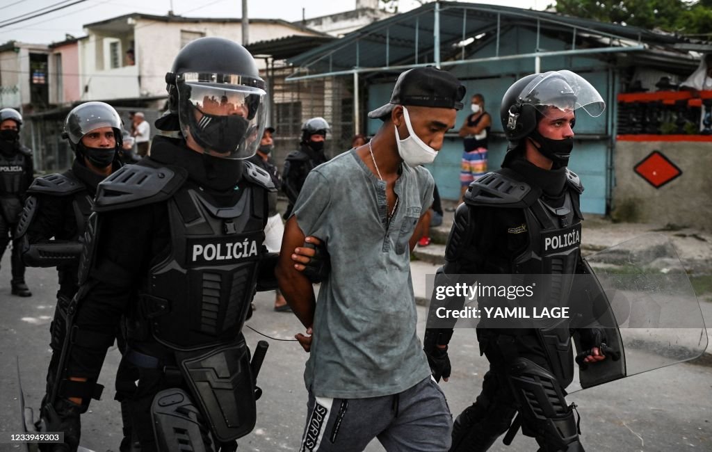 TOPSHOT-CUBA-POLITICS-DEMONSTRATION