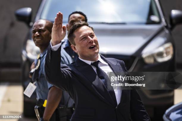 Elon Musk, chief executive officer of Tesla Inc., waves while departing court during the SolarCity trial in Wilmington, Delaware, U.S., on Tuesday,...