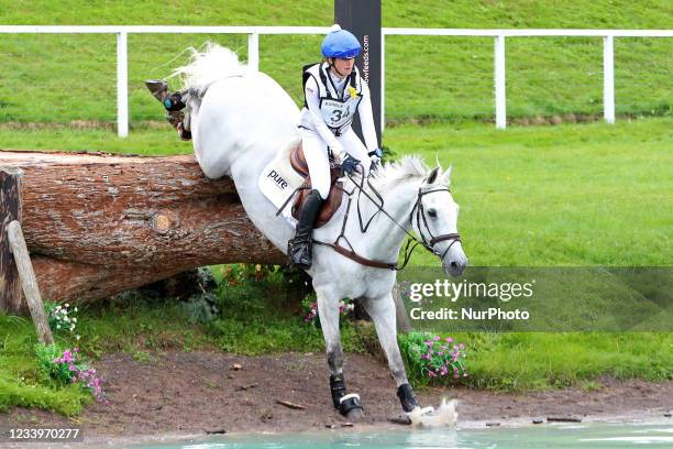 Aisla Wates riding Woodlands Persuasion during 4* Cross Country event at the Barbury Castle International Horse Trials, Marlborough, Wiltshire, UK on...
