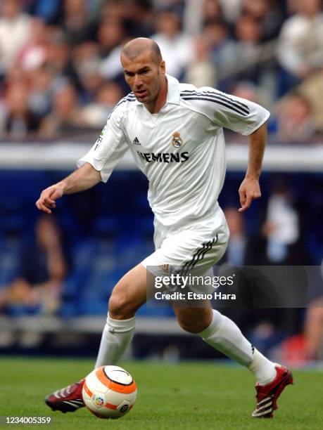 Zinedine Zidane Real Madrid 2006 Photos And Premium High Res Pictures zinedine-zidane-real-madrid-2006-photos-and-premium-high-res-pictures