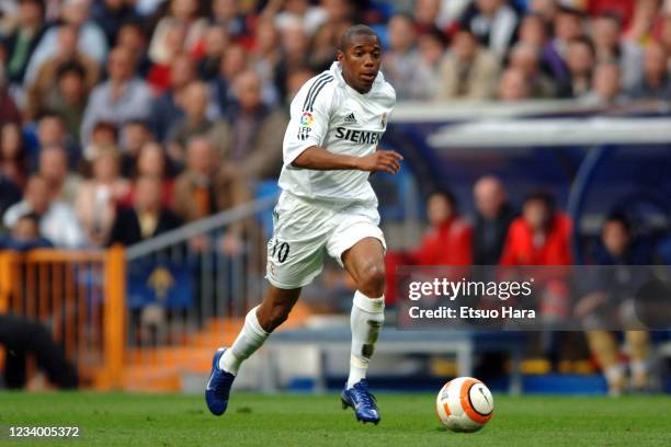 Robinho of Real Madrid in action during the La Liga match between Real Madrid and Malaga at the Estadio Santiago Bernabeu on April 23, 2006 in...