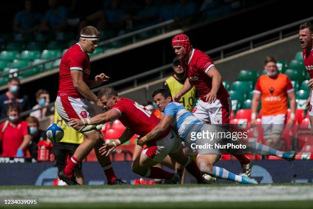 Matias Moroni and Matthew Screech battle for the ball during the 2021 Summer Internationals match between Wales and Argentina at Principality Stadium.
