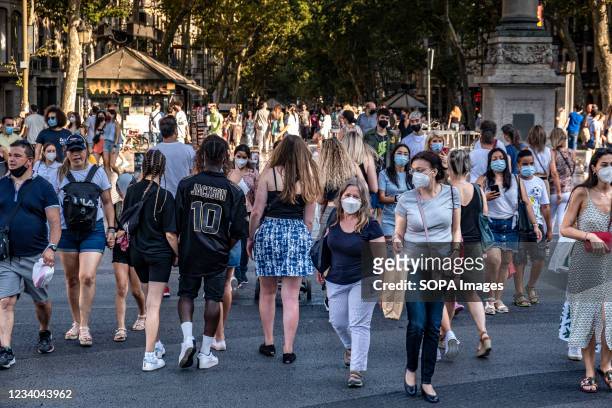 Many people are seen visiting the commercial hub of Passeig de Gràcia. Despite the decree of night curfew between 1:00 and 6:00 hours due to the...