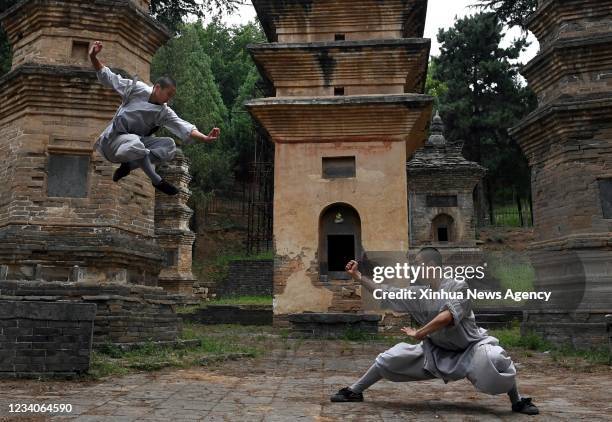 Slapi Shaolin 2,233 Shaolin Temple Stock Photos, High-Res Pictures, and Images ...