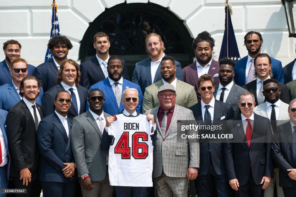 TOPSHOT-US-POLITICS-FBL-BIDEN-BUCCANEERS