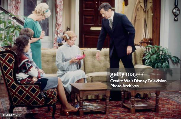 Los Angeles, CA Devon Scott, Brad Savage, Rachael Roberts, Allyn Ann McLerie, Tony Randall appearing in the ABC tv series 'The Tony Randall Show',...