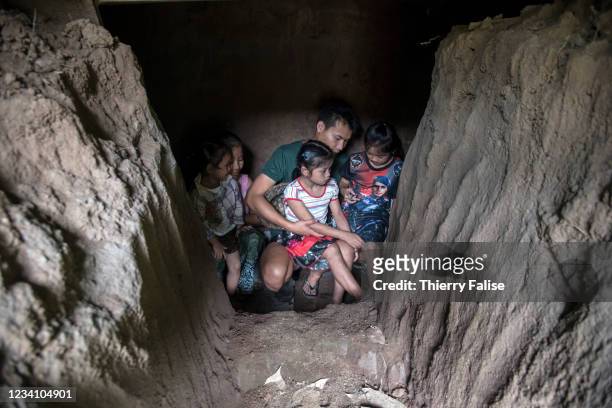 Upon hearing the sound of a plane flying over their village, a Karen family takes shelter in a makeshift bunker. After the Burmese air force has...