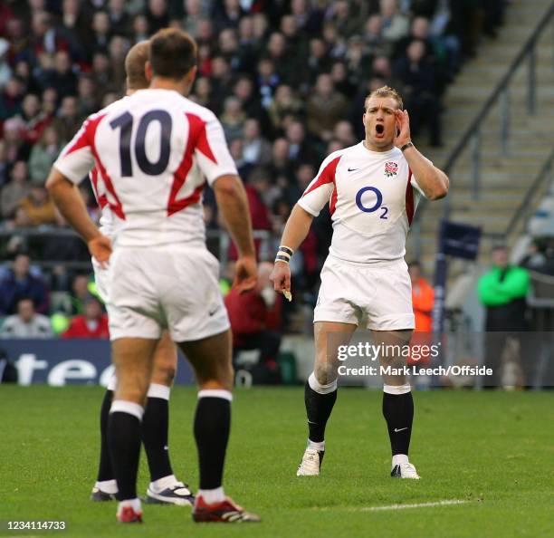 International Rugby, England v Australia, Jamie Noon of England calls the moves for the England midfield.