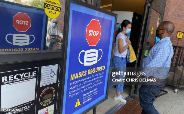 People shop at a grocery store enforcing the wearing of masks in Los Angeles on July 23, 2021. - With the Delta variant pushing US Covid cases back...