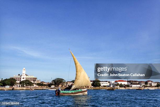 zanzibar, cargo dhow in the indian ocean - stone town imagens e fotografias de stock