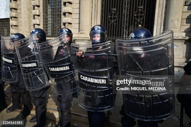 Italian Cops 5,092 Carabinieri Police Stock Photos, High-Res Pictures, and Images ...