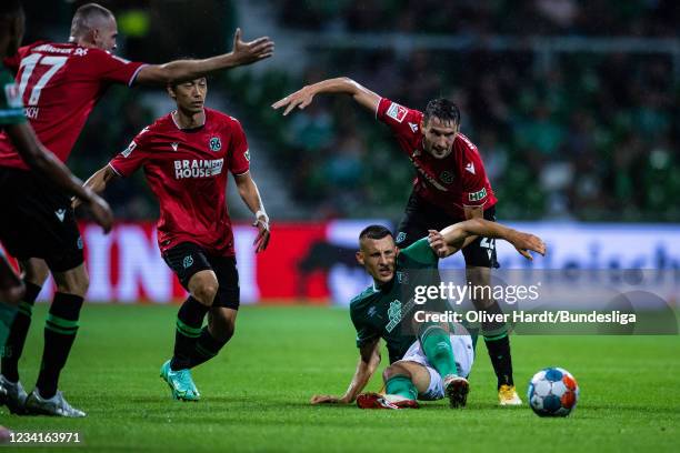 Maximilian Eggestein of SV Werder Bremen competes for the ball with Sebastian Stolze of Hannover 96 during the Second Bundesliga match between SV...