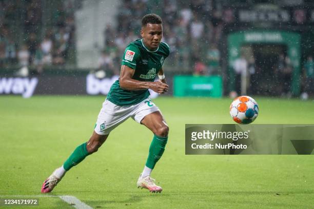 Felix Agu of SV Werder Bremen controls the ball during the Second Bundesliga match between SV Werder Bremen and Hannover 96 at Wohninvest...