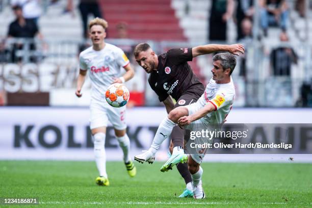 Maximilian Dittgen of FC St. Pauli competes for the ball with Fin Bartels of Holstein Kiel during the Second Bundesliga match between FC St. Pauli...