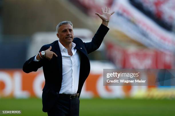 Hernan Crespo coach of São Paulo reacts during a match between Flamengo and Sao Paulo as part of Brasileirao 2021 at Maracana Stadium on July 25,...