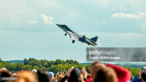 Su-57 fighter takes off under the gaze of a surprised audience. A large-scale program for the 15th MAKS air show was prepared by the aerobatics teams...