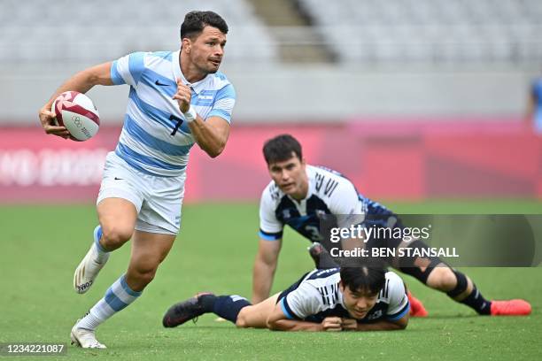 Argentina's Lautaro Bazan Velez runs for the try in the men's pool A rugby sevens match between Argentina and South Korea during the Tokyo 2020...