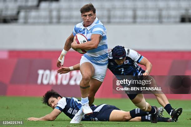 Argentina's Luciano Gonzalez runs with the ball despite South Korea's Jang Jeong-min in the men's pool A rugby sevens match between Argentina and...