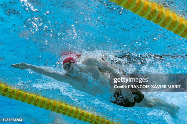 An underwater view shows Britain's Duncan Scott competing in the final of the men's 200m freestyle swimming event during the Tokyo 2020 Olympic Games...