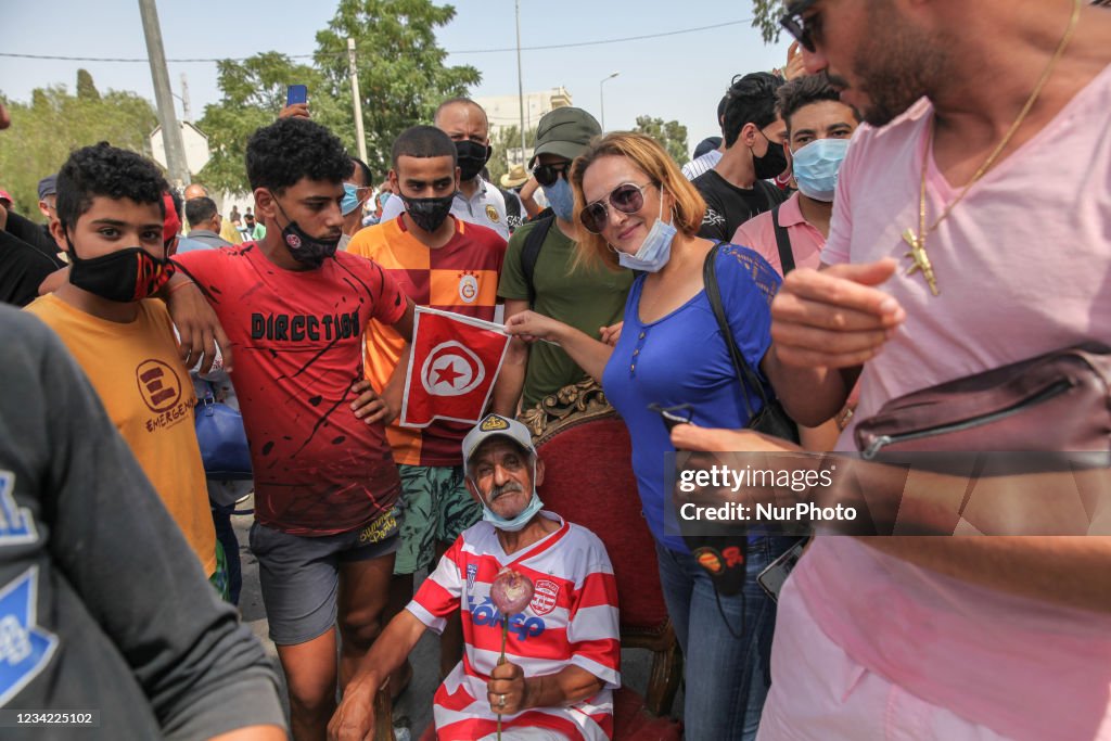 Supporters Of Tunisian President Demonstrate In Front Of The Parliament In Tunis