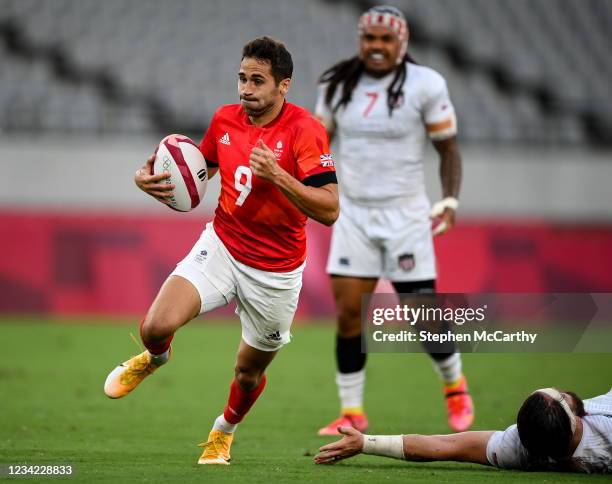 Tokyo , Japan - 27 July 2021; Ollie Lindsay-Hague of Great Britain on his way to scoring a try during the Men's Rugby Sevens quarter-final match...