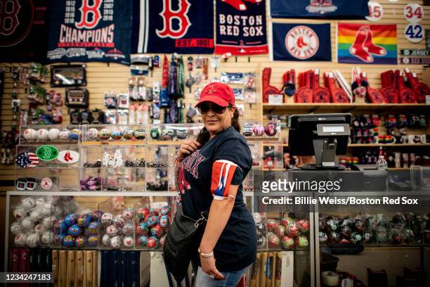 55 Red Sox Team Store Photos & High Res Pictures - Getty Images
