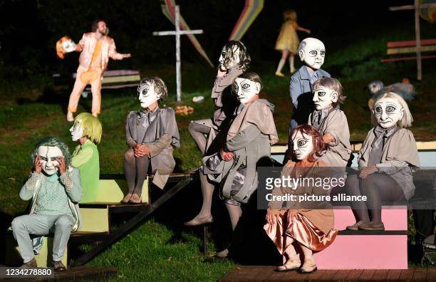 July 2021, Brandenburg, Netzeband: With masks the actors play at the photo rehearsal of the play "Frühlings Erwachen" at the Naturbühne Nützeband....