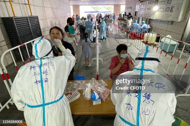 People take nucleic acid tests for the third time at a testing site in Nanjing, Capital of East China's Jiangsu Province, July 29, 2021.