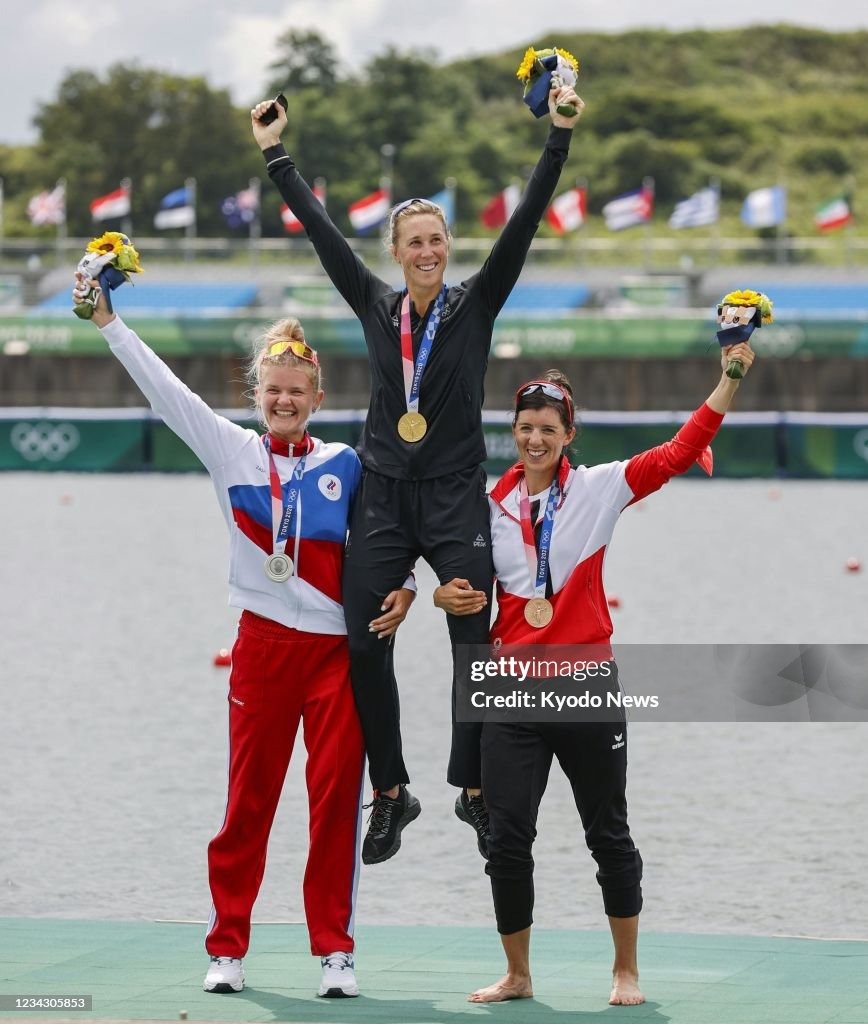 Emma Twigg Rowing Emma Twigg of New Zealand poses with her gold medal in the women's ...