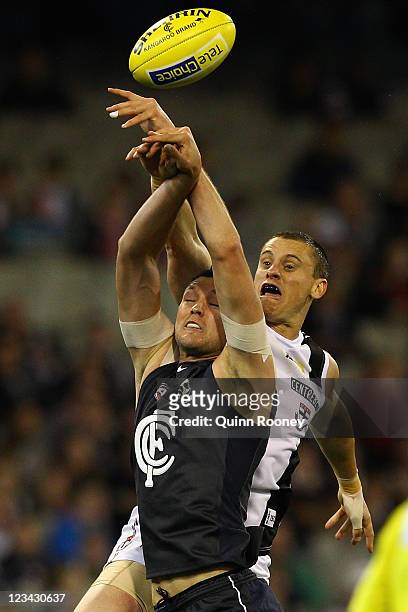 Robert Warnock of the Bluescontests in the ruck with Michael Gardiner of the Saints during the round 24 AFL match between the Carlton Blues and the...